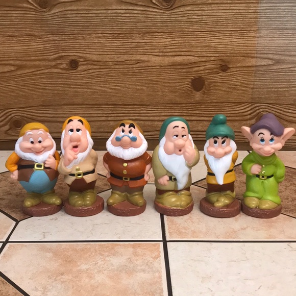 Disney Snow Whites dwarfs rubber figures